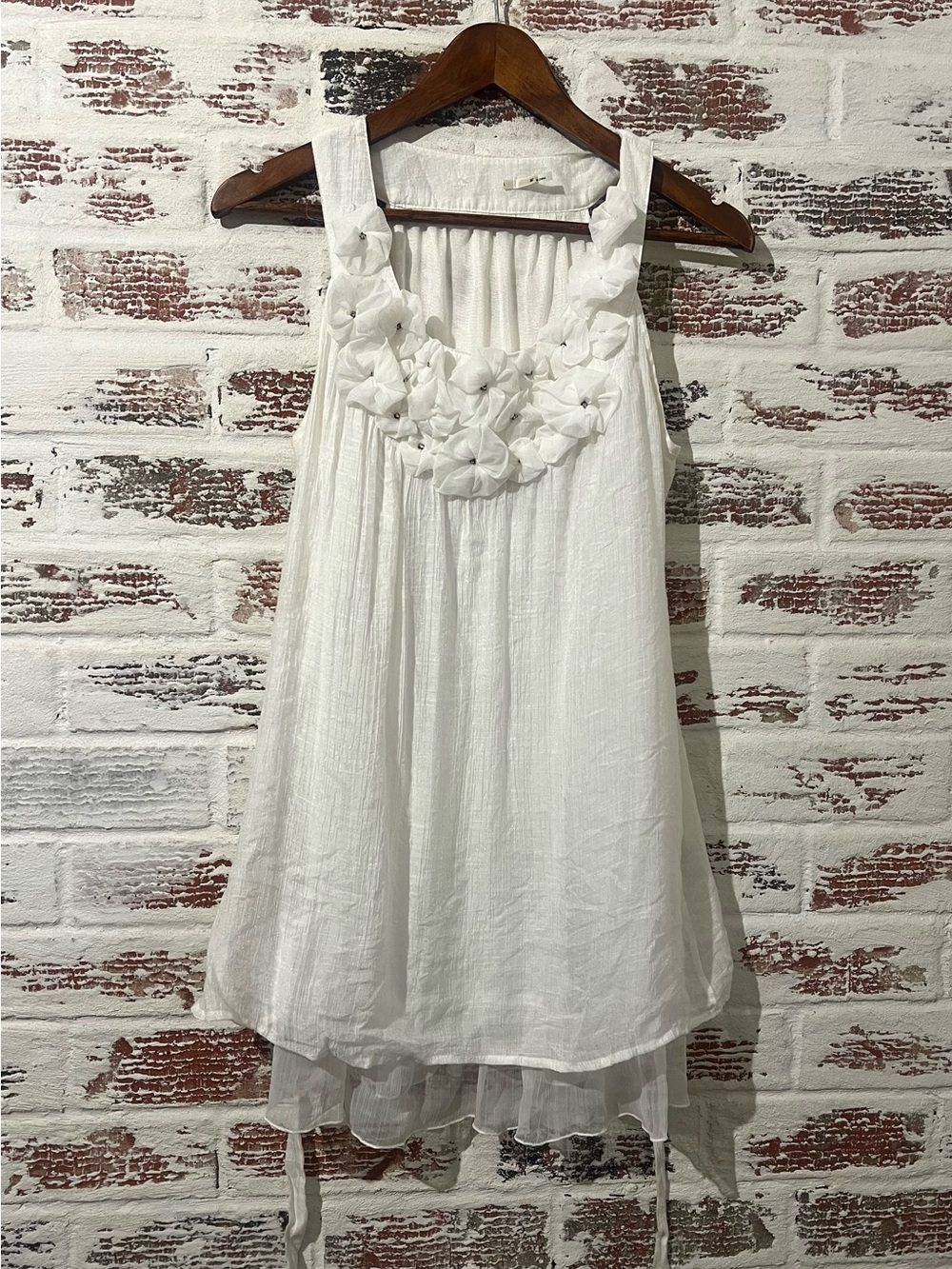 Blu Pepper Perch White Tunic Tank Top Sz M Floral Neckline Layered Ruffle Hem